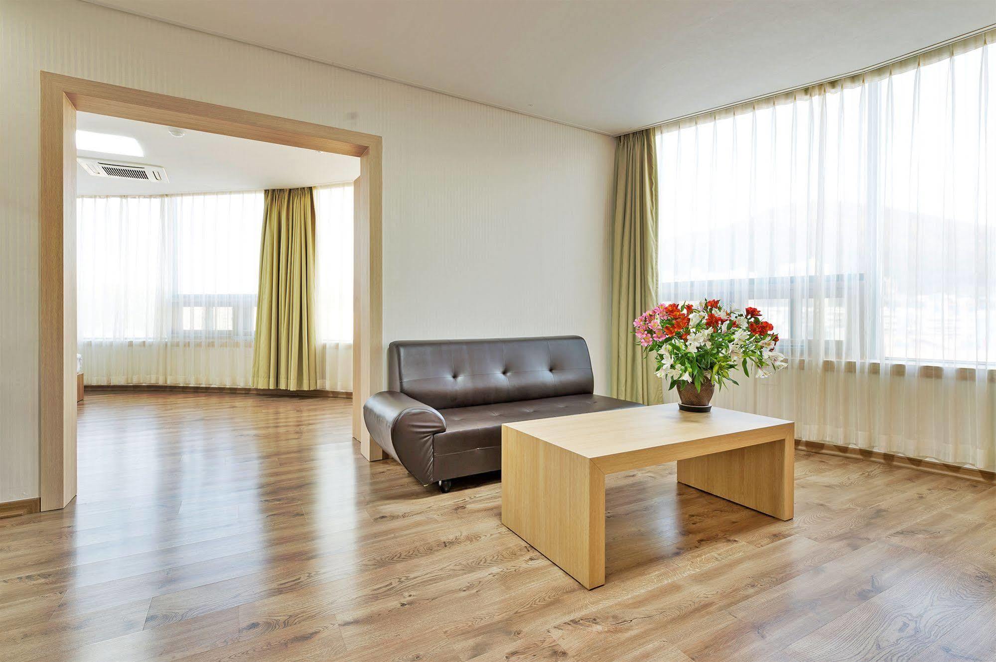 Elena Business Hotel Yeosu Ngoại thất bức ảnh