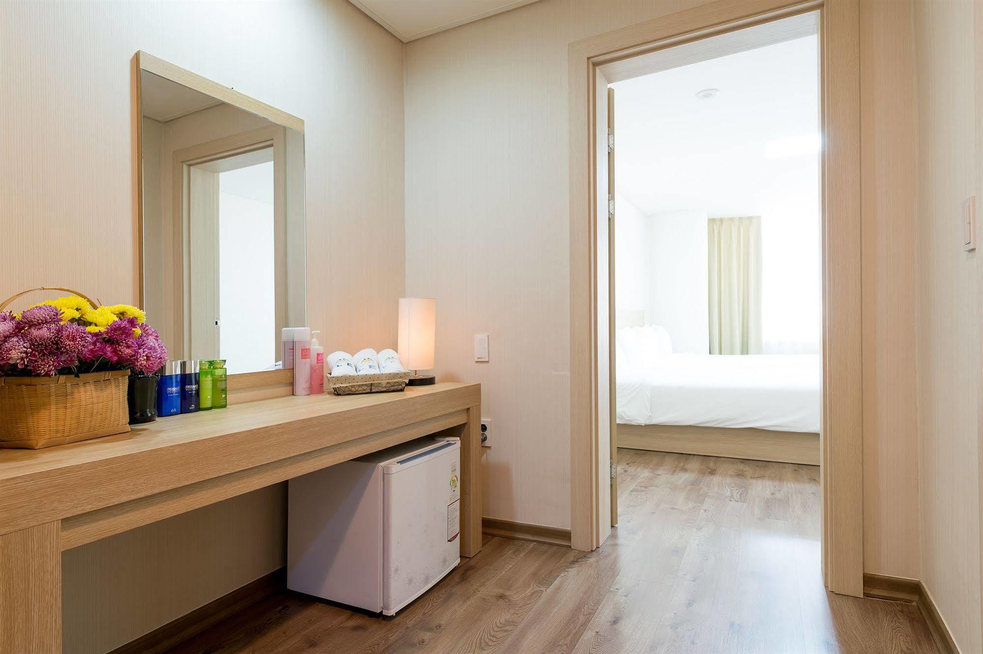 Elena Business Hotel Yeosu Ngoại thất bức ảnh